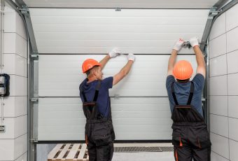 Workers,Are,Installing,Lifting,Gates,Of,The,Garage.